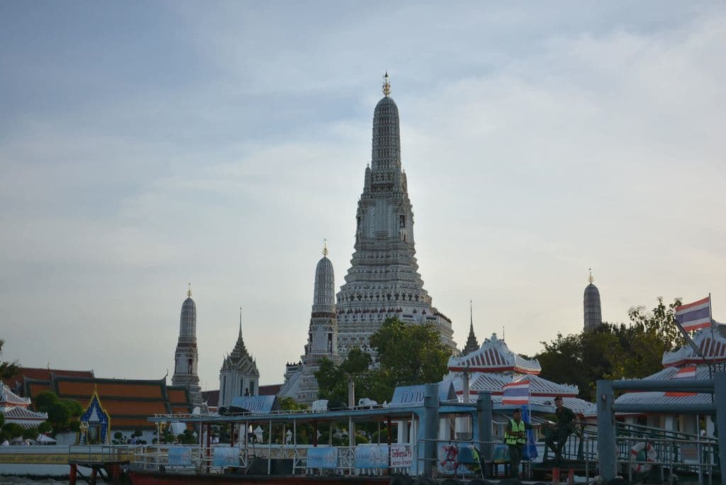 Wat Arun temple at dusk in Bangkok, by peerasit Sangsirirak