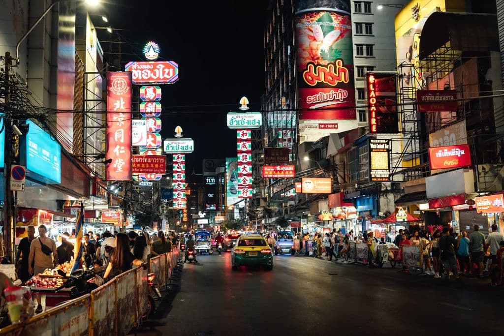 Yaowarat Road street life and neon signs in Bangkok, by Miguel González