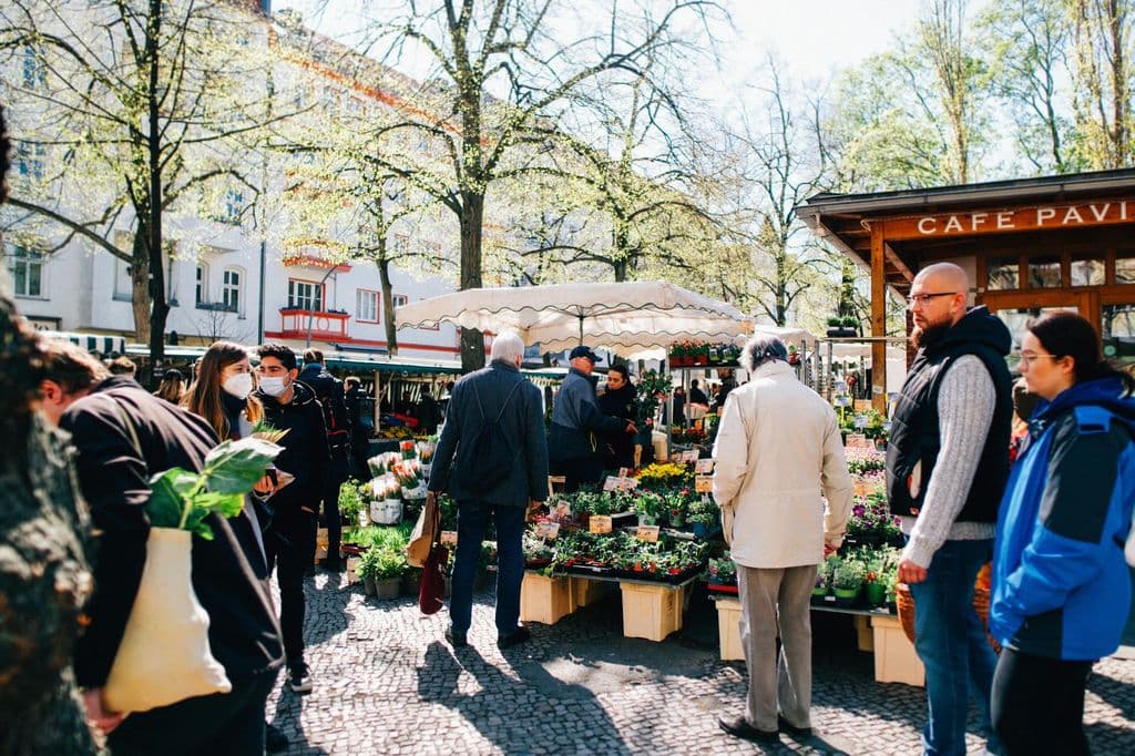 Outdoor market crowd in Berlin, by Christian Lue