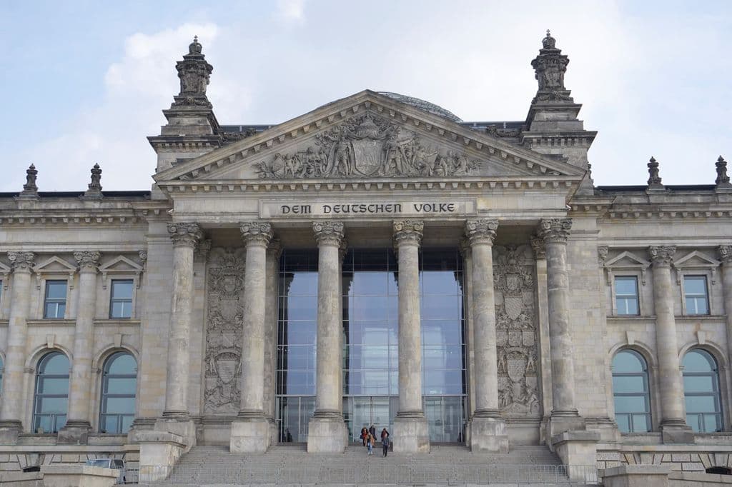 Front view of the Reichstag building in Berlin, by Mustafa Gökhan Ertin