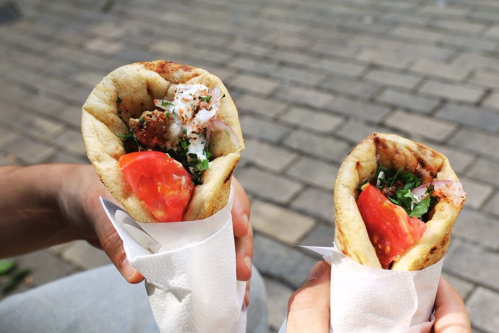 Greek souvlaki pita wraps with tomato and herbs, by Bruna Santos