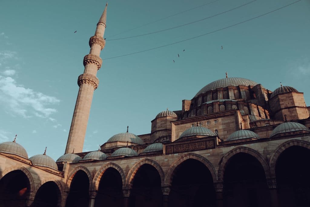 Süleymaniye Mosque and minaret under a clear sky in Istanbul, by Burak Başgöze