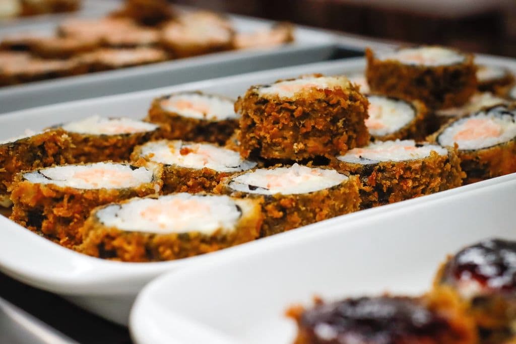 Assorted sushi on a plate, by Natan Machado Fotografia Gastronômica