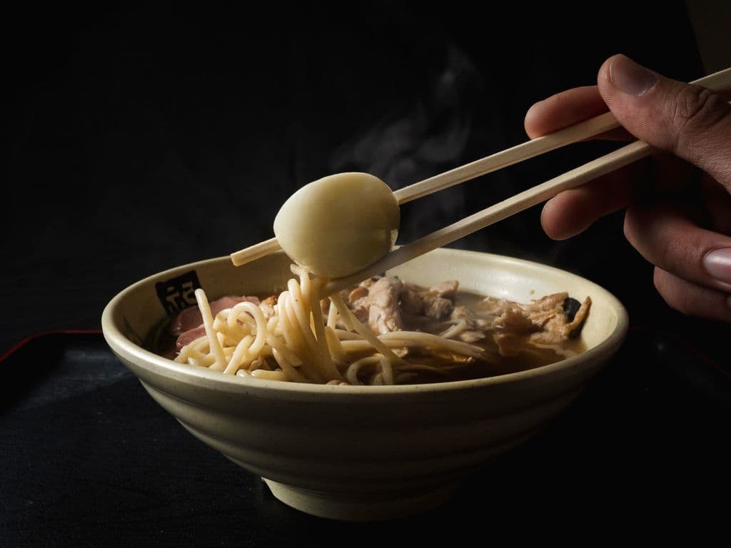 Bowl of Japanese ramen, by Luis C. Tavera