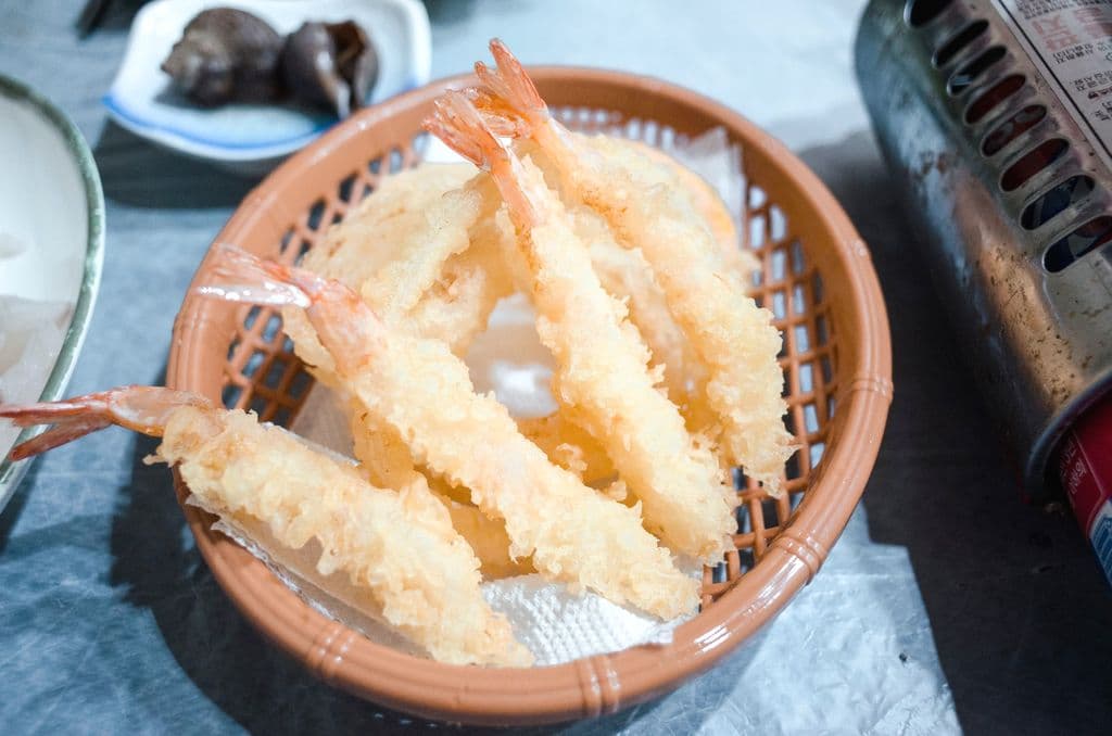 Japanese tempura in a basket, by makafood