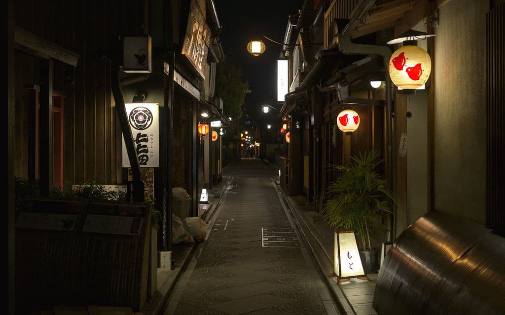 Lantern-lit Pontocho Alley at night in Kyoto, by Julien