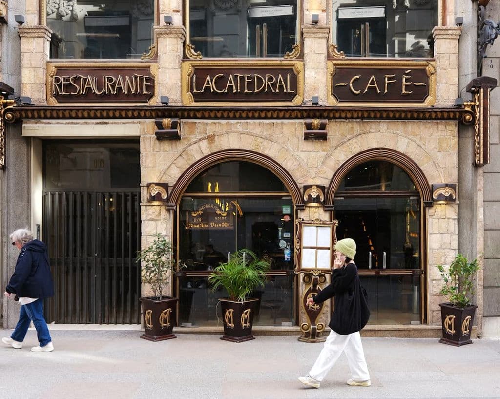 La Catedral restaurant facade in Madrid, by Dmitrii E.