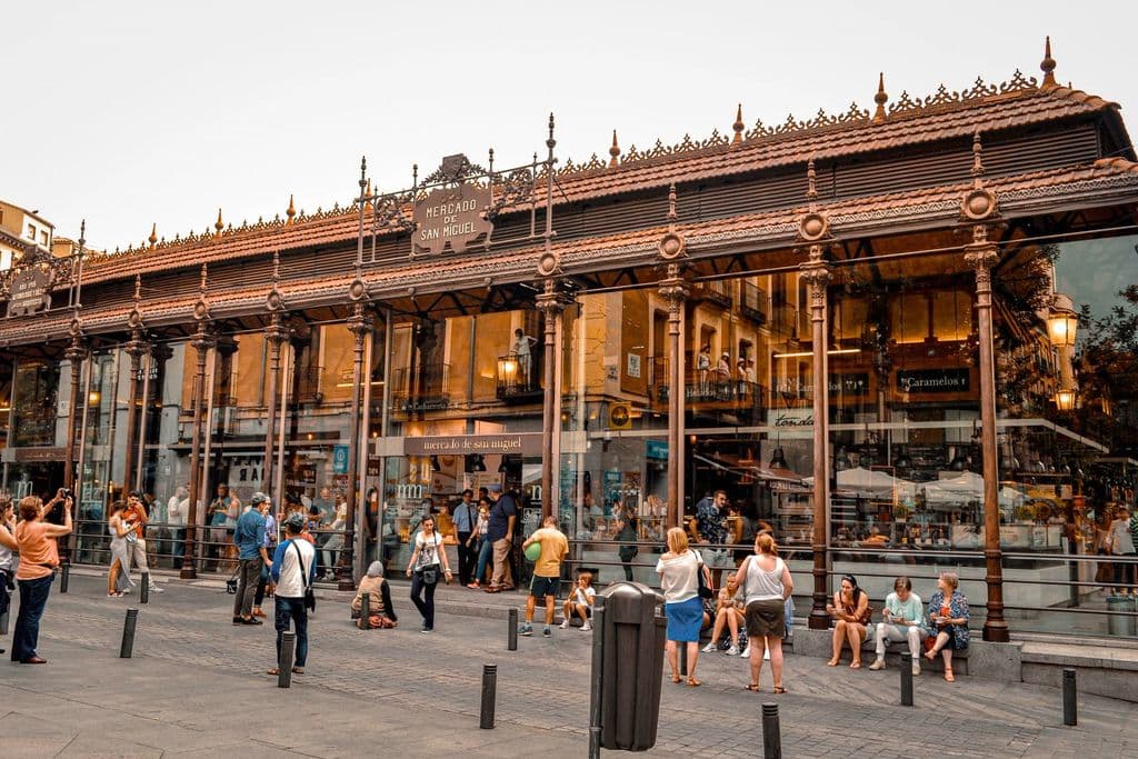 Mercado de San Miguel food market in Madrid, by Renata Moraes