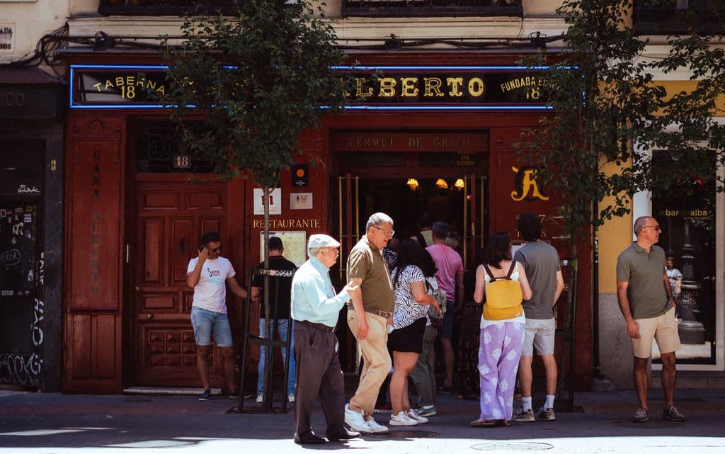 Taberna Alberto facade in Madrid, by Altamart