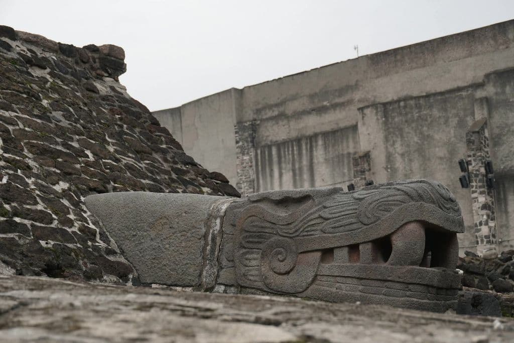 Stone serpent carving at Templo Mayor in Mexico City, by Ricardo CL