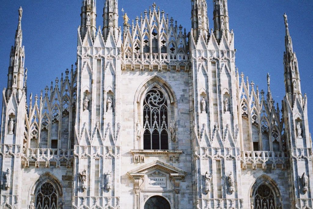 Gothic facade of Milan Cathedral, by Diogo Miranda