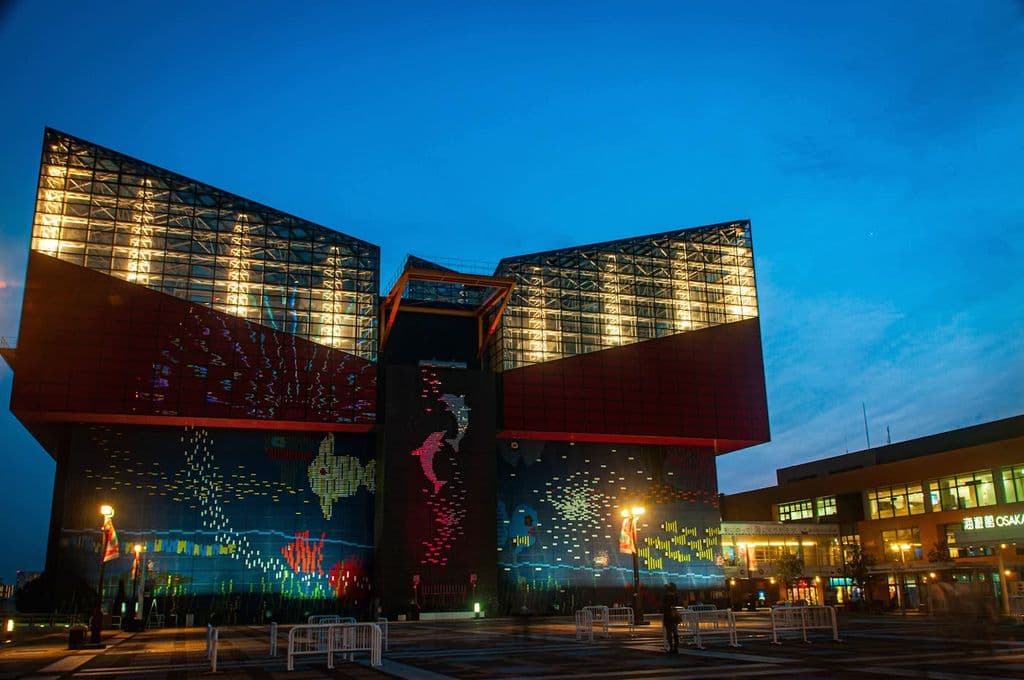 Osaka Aquarium Kaiyukan building at night, by Andy Luo