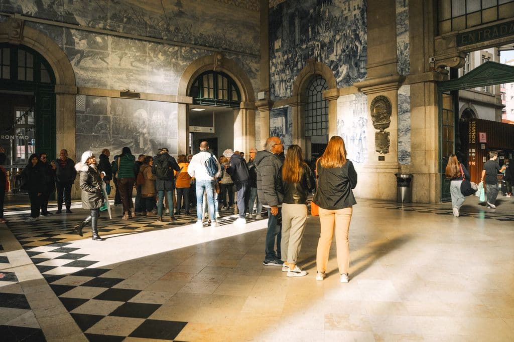 São Bento Station azulejo hall in Porto, by Uiliam Nörnberg