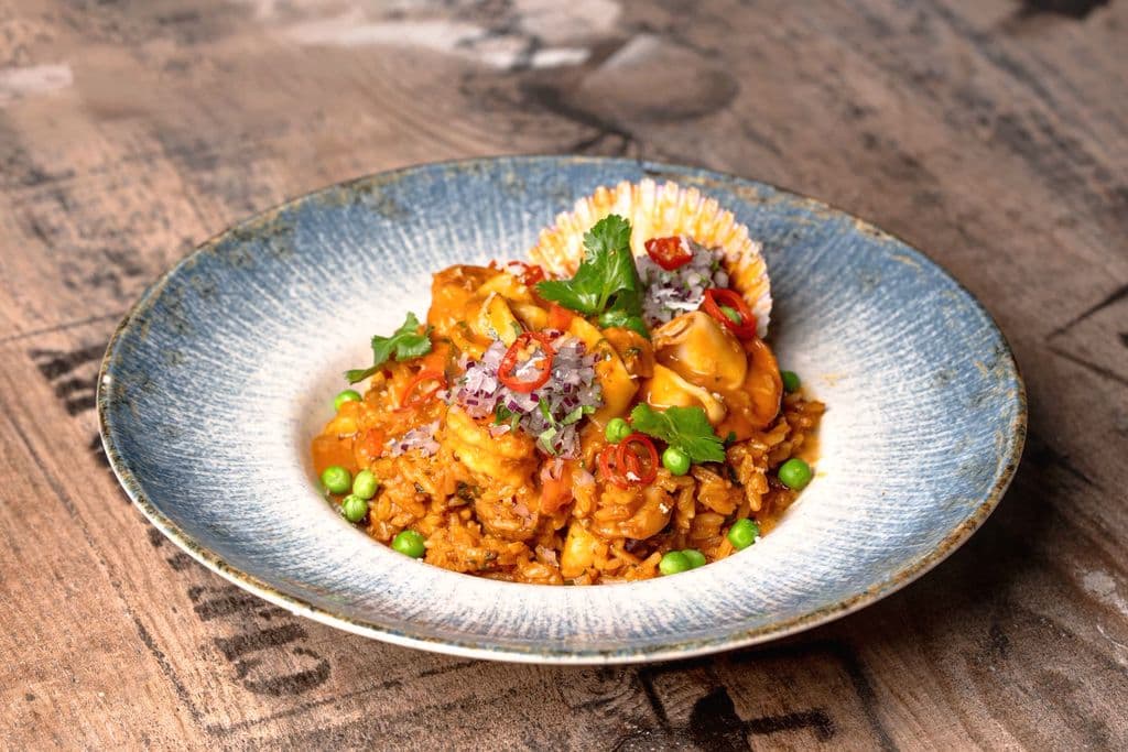 Seafood rice with shrimp and herbs, by Nano Erdozain