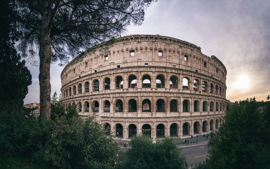 Wide view of the Colosseum in Rome at sunset, by Görkem Özdemir