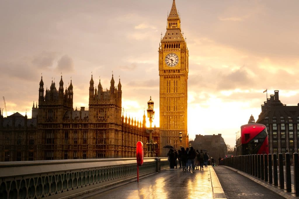 Big Ben and Parliament illuminated at sunset, by Muuw